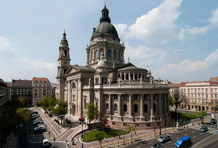 What is Basilica Architecture - St. Stephen’s Basilica