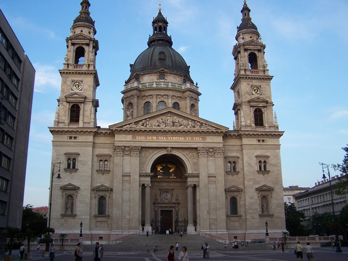 What is Basilica Architecture - Basilica Plan Types